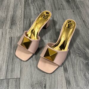 Valentino One Stud Light Pink Sandals Made in Italy Sz 40